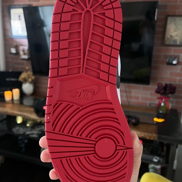 Nike Jordan 1s lows “RED TOE” - Picture 2 of 5